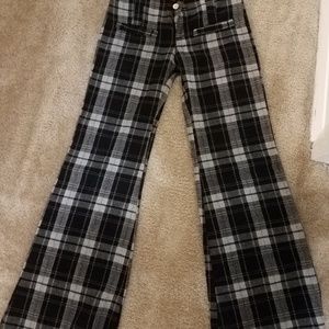Wide leg pants.